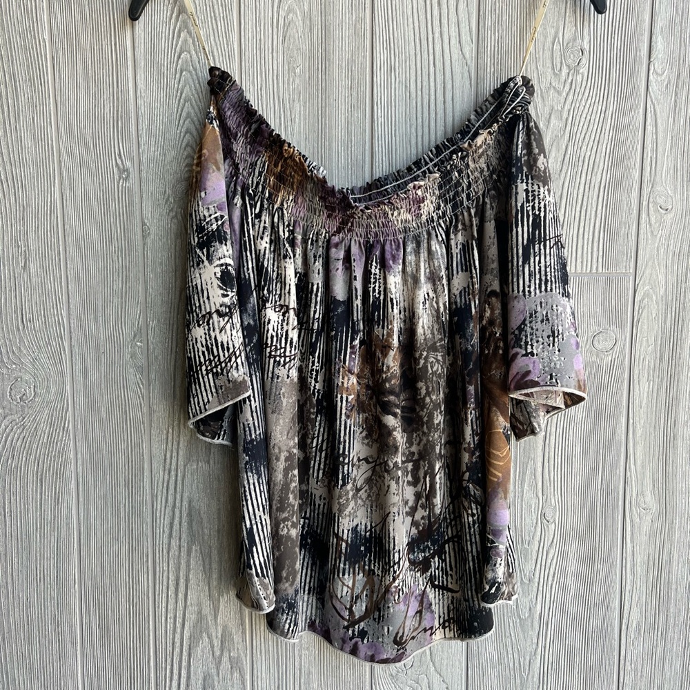 BKE Gimmicks Off Shoulder Abstract Print Blouse Size Small Boho Flowy Top
